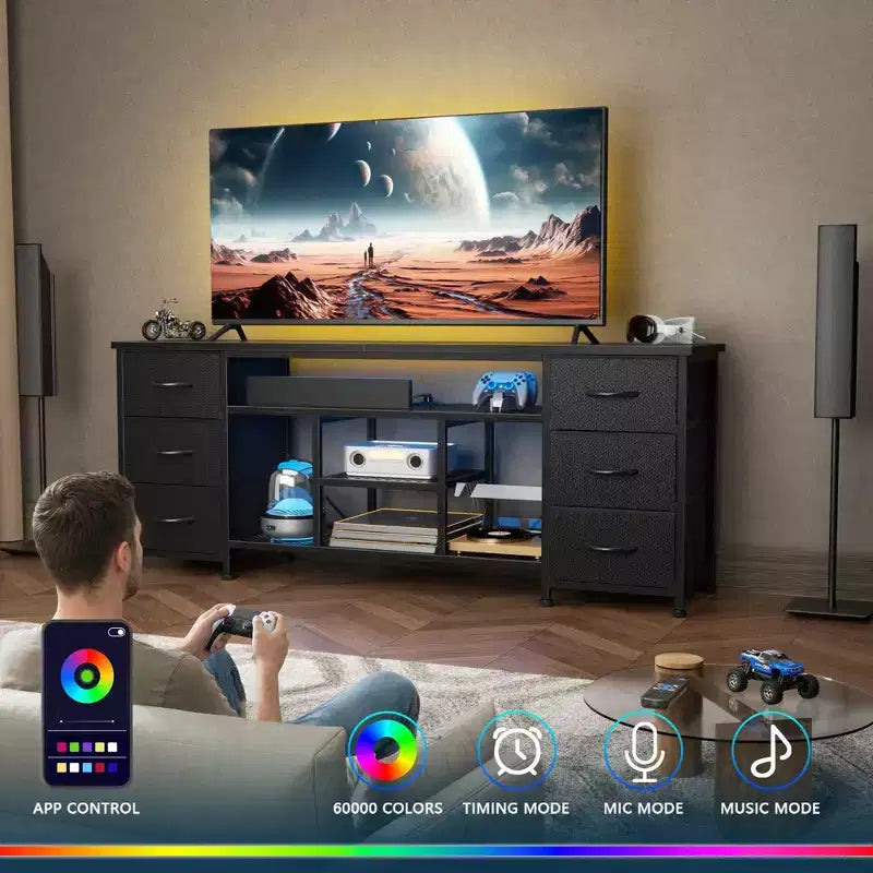 Mobile Porta TV Nero da 55 Pollici con Luci LED, 6 Cassetti in Tessuto, Stazione di Ricarica e Ripiani Aperti